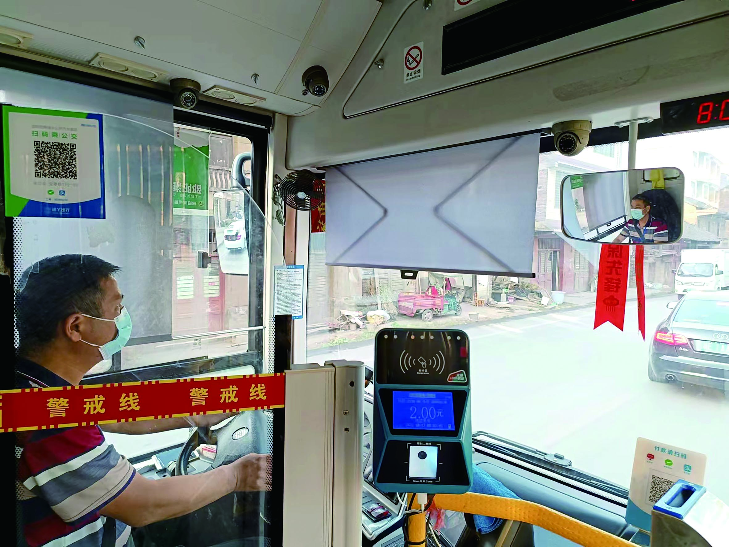 初心不改書(shū)寫(xiě)公交人生 ——記邵陽(yáng)好司機(jī)、宏騰公汽公司司機(jī)謝文軍 李高雄 王智春